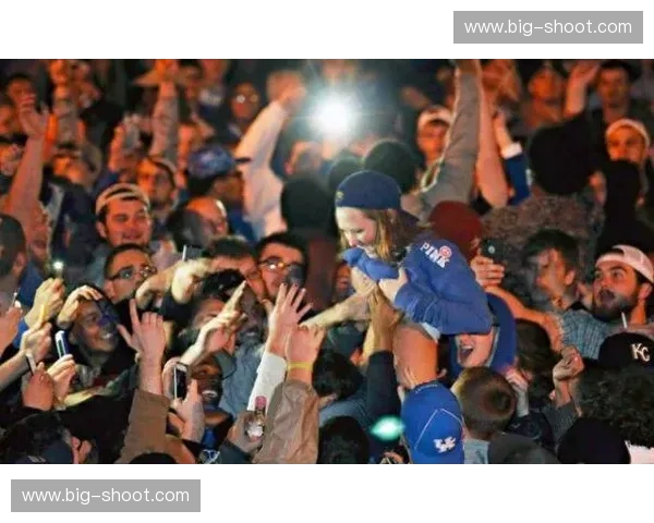 世界杯球迷激情四溢 全球热情汇聚赛场与街头的动人瞬间